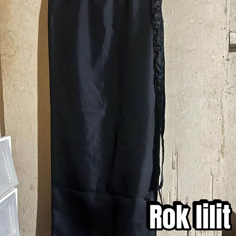 [Preloved] Rok Lilit Hitam Polos