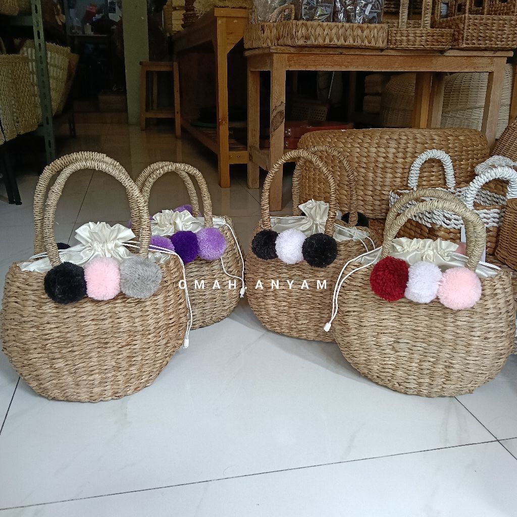 Tas Anyam Pandan Pom-pom | Tas anyam furing satin tali serut | bucket bag