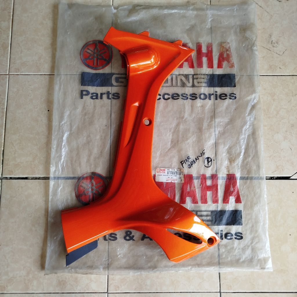 Sayap Dalam Kanan Yamaha FIZR F1ZR Orange Original YGP 4US-F8395-00-P3