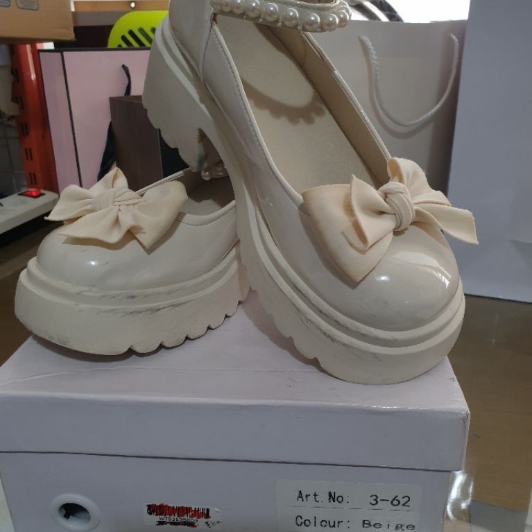 Sepatu Docmart Wanita Loafers Hak Tinggi Wedges no 39 ukuran 6cm Second Preloved