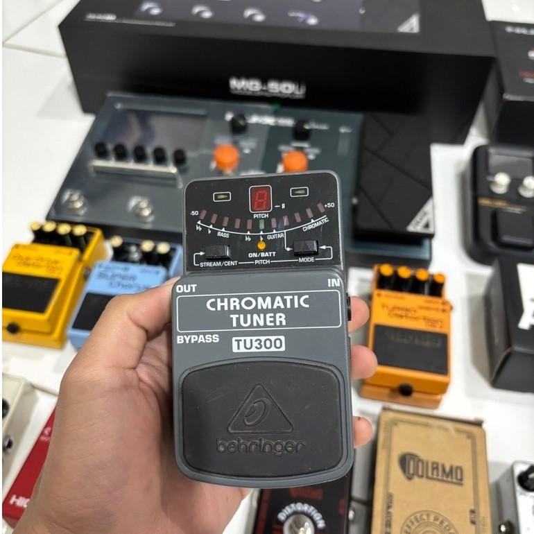 BEHRINGER CHROMATIC TUNER PEDAL BOARD efek gitar