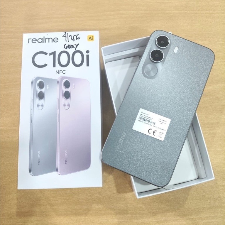 Smartphone realme C100i NFC warna abu-abu dengan kotak