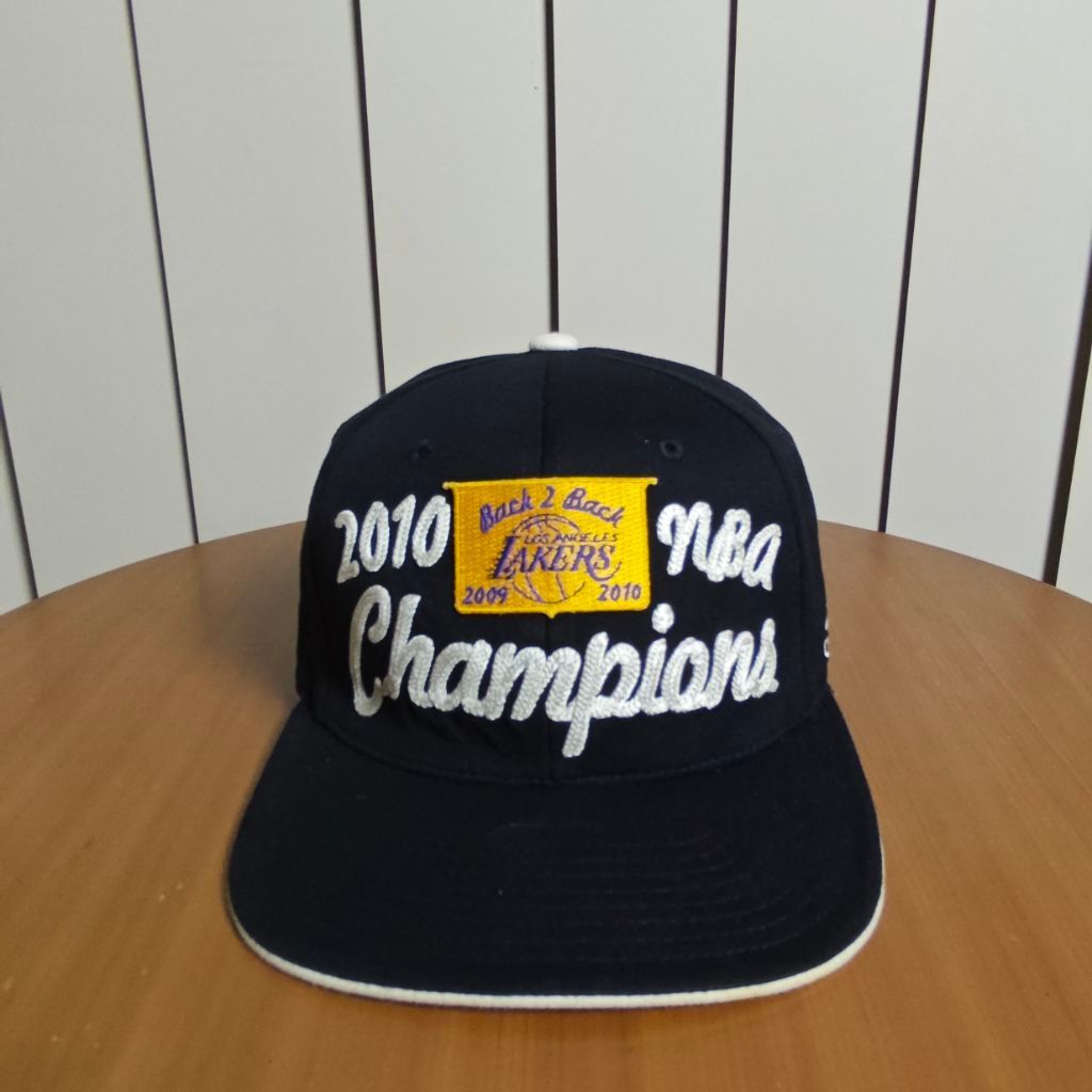 Topi NBA Lakers 2010 Champions Snapback Cap Black White The Finals