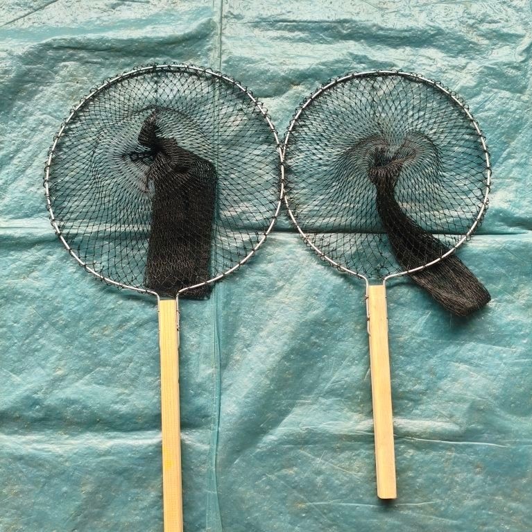 Serok Ikan Jaring Besar dan Kecil – Alat Tangkap Ikan Tradisional Pegangan Kayu