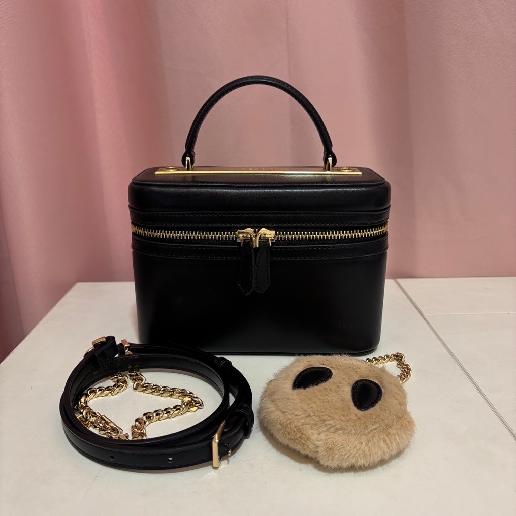 Pedro Ari boxy vanity bag preloved