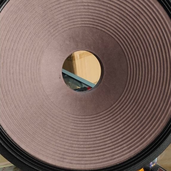 Daun Speaker JBL 18" lubang 4 inchi Import Daun JBL 18"