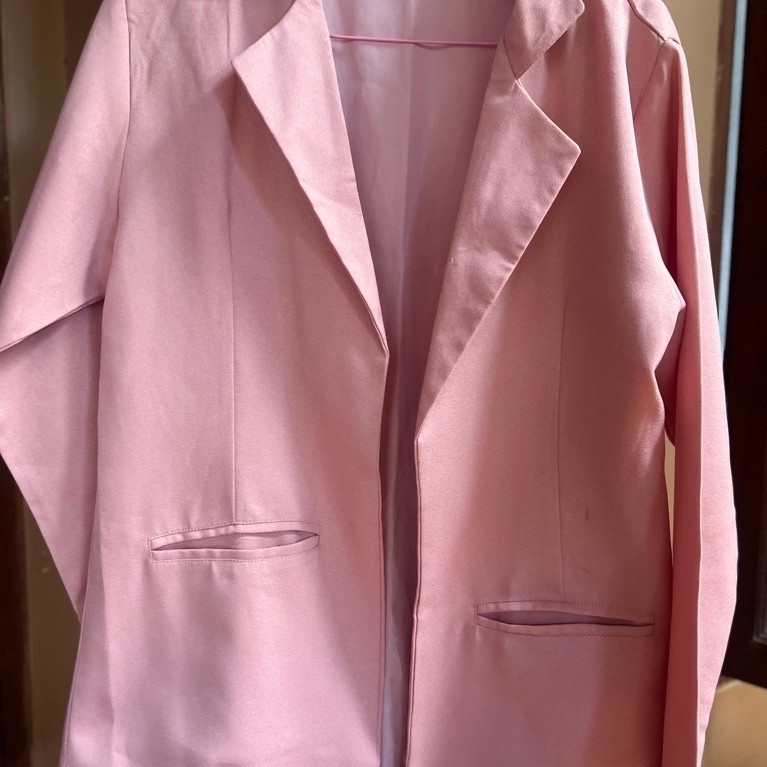 Blazer Oversized Pink Kain Furing Model Oversized Ukuran M Second Hand