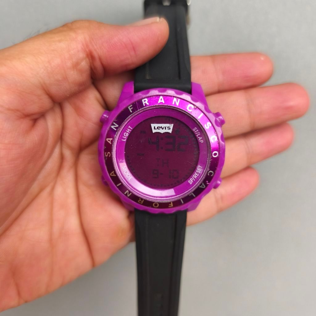 JAM TANGAN DIGITAL LEVI'S SAN FRANCISCO CALIFORNIA BEKAS SECOND