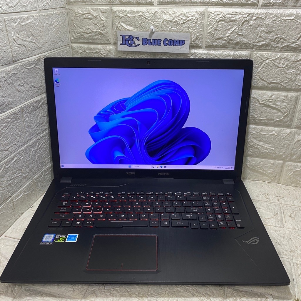 Laptop Asus ROG Strix GL753VD Core i7 7700HQ Nvidia GTX 1050 Ti Ram 16 GB SSD 256GB Layar 17 inch La