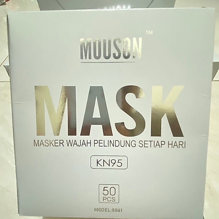 Masker KN95 Mouson Putih Hitam Isi 50 Pcs