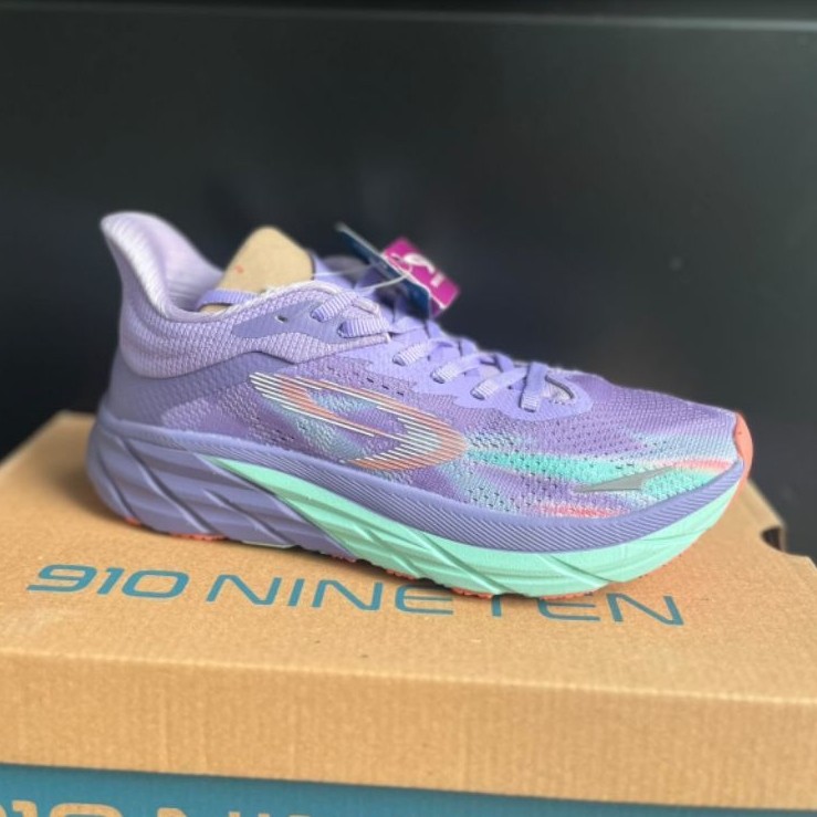 SEPATU NINETEN