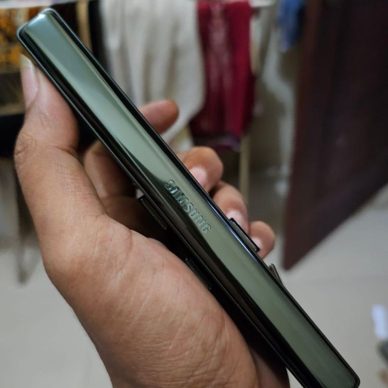 Lcd dalam samsung Z Fold 3 copotan