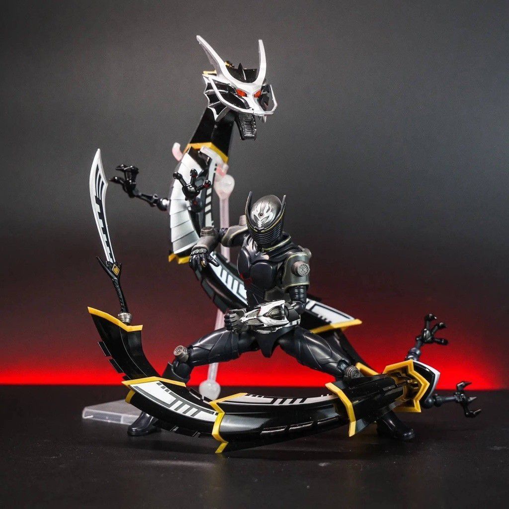 Ace Model FRS Kamen Rider Ryuga Model Kit (box damage)