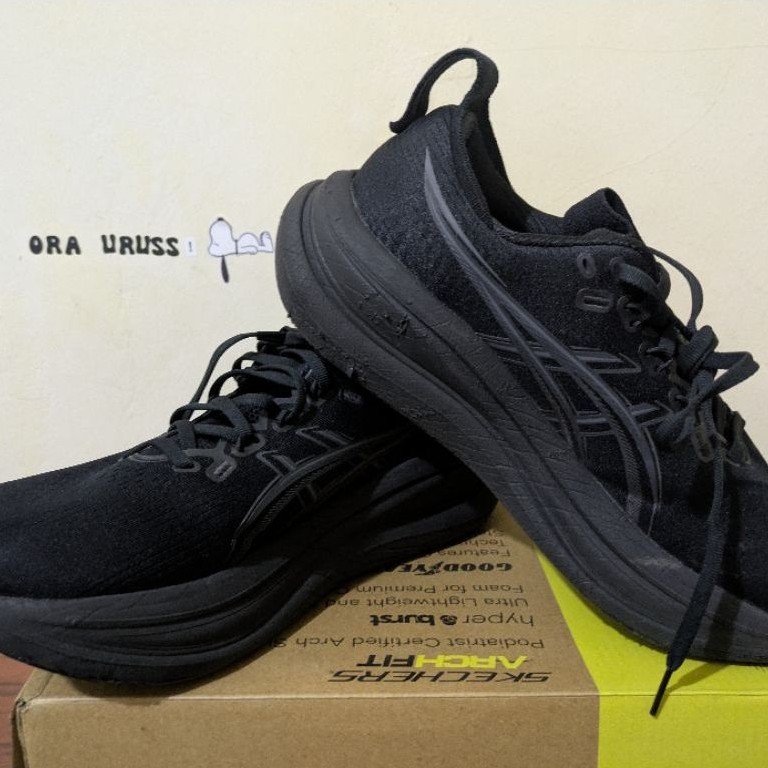 Asics Nimbus 28 Fullblack - size 42.5 Original