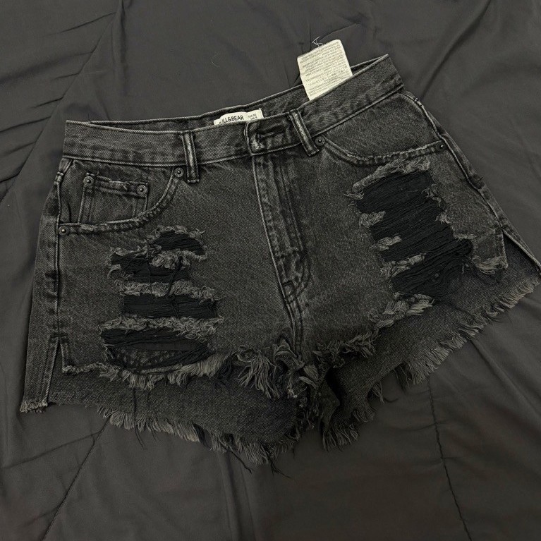 Celana pendek pull & bear