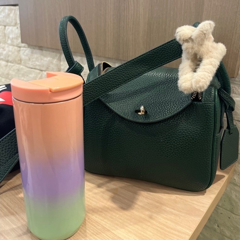 Tas selempang merk Anatasia
