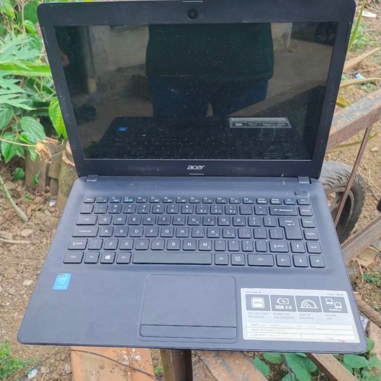 Anti Lelet dgn Ram 8GB Laptop Acer One 14 Z1402 Processor Intel core i3-5005U Vga Intel hd graphics 
