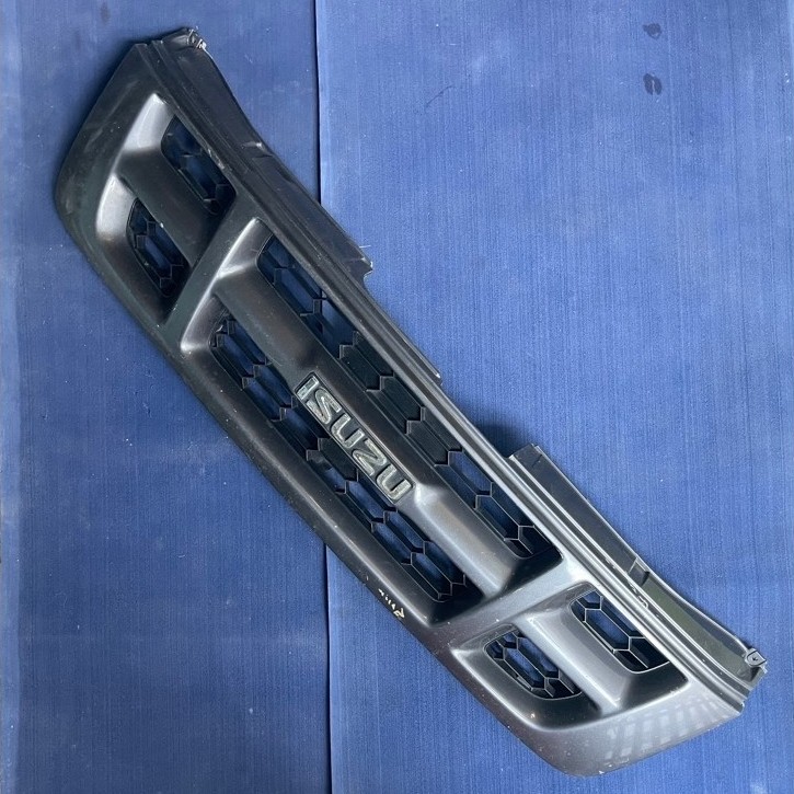 Grill Isuzu DMAX D-MAX 2002-2005 Original