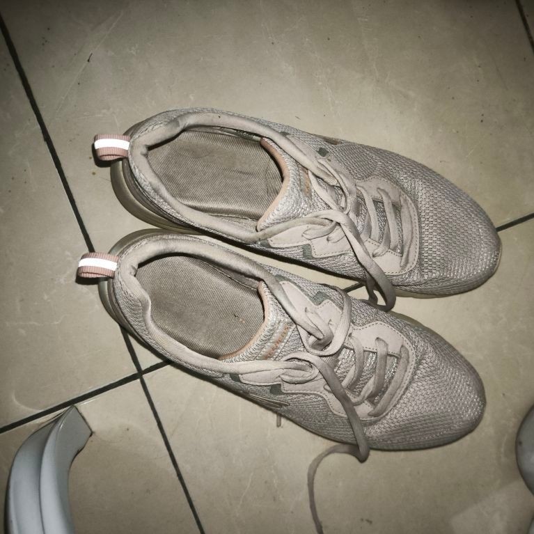 PL Preloved Sepatu Skechers Olahraga Soft Pink Sepatu Jalan Lari