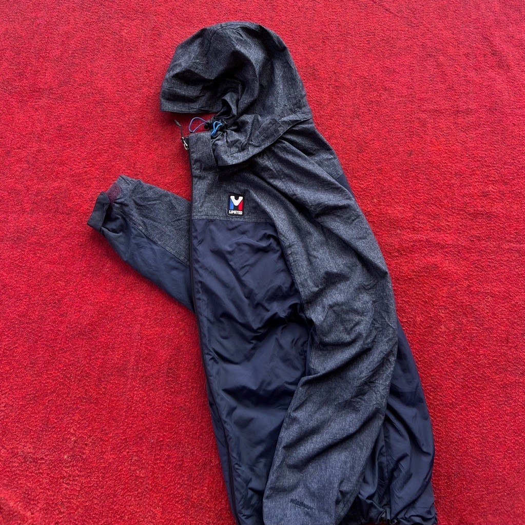 jaket mlimited bY millet Size : XL (P : 75cm X L : 61cm)