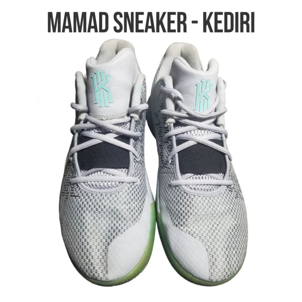 NIKE KYRIE Basketball Orbin sepatu Size 44.5 Insole 28.8 - Sepatu Basket Badminton Padel Second MAMA