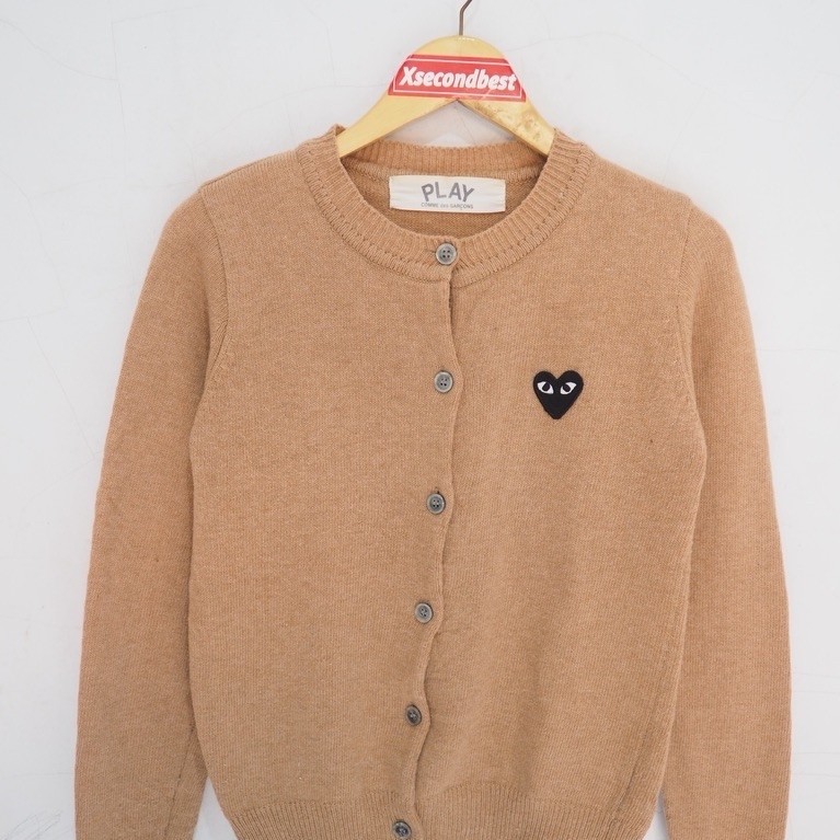 COMME DES GARCONS PLAY WOOL CARDIGAN BLACK HEART CAMEL