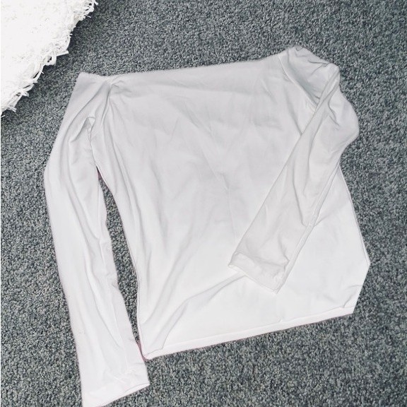 Blus wanita lengan panjang putih model polos kasual