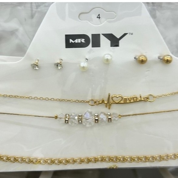 set 3 anting 3 kalung Mr. DIY