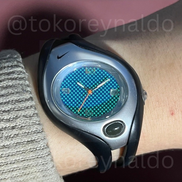 JAM TANGAN VINTAGE Y2K N1KE TRIAX WR0078 ASYMMETRICAL ANALOG BLUE HONEYCOMB DIAL RUBBER STRAP LX2745
