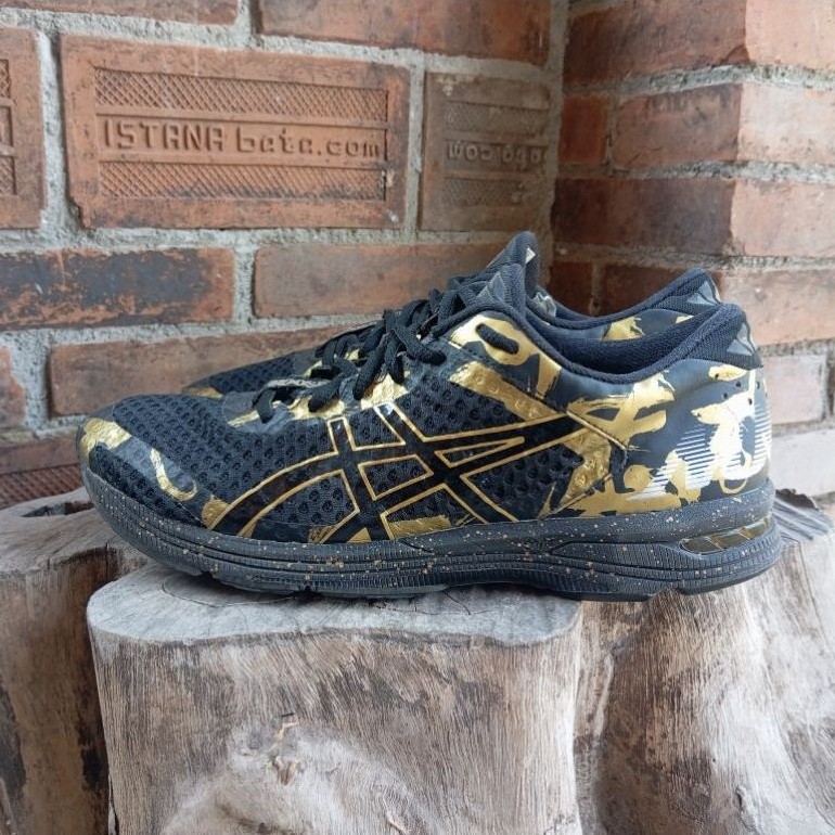 sepatu asic