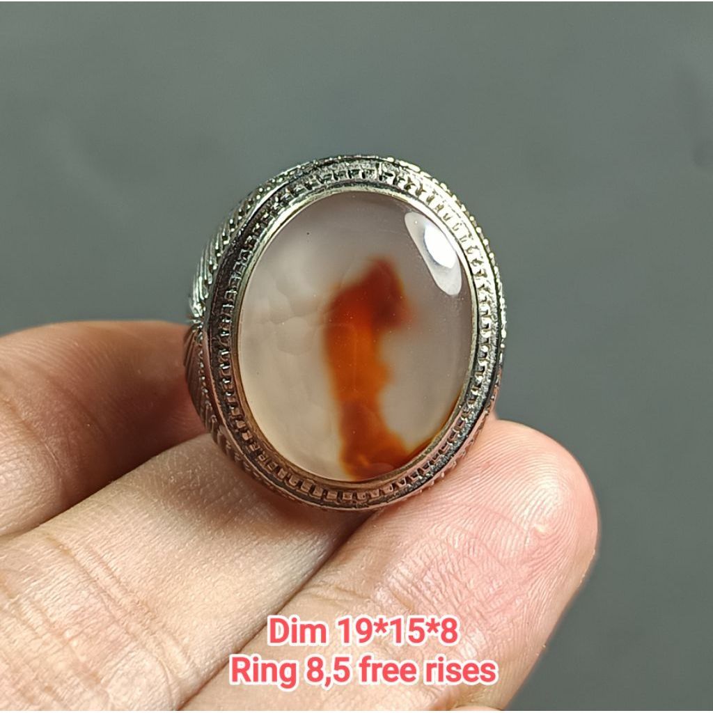 Cincin Yakut Merah
