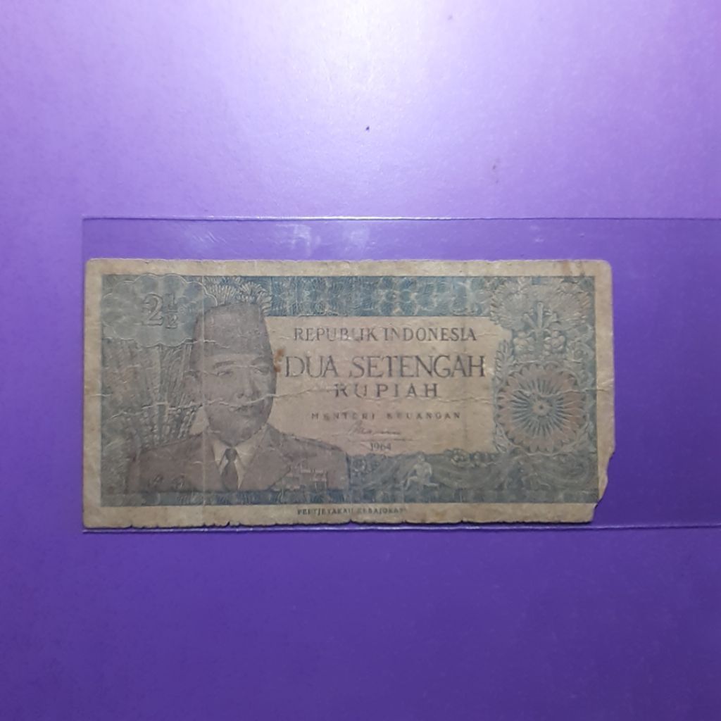 Uang kuno 2 setengah rupiah sukarno