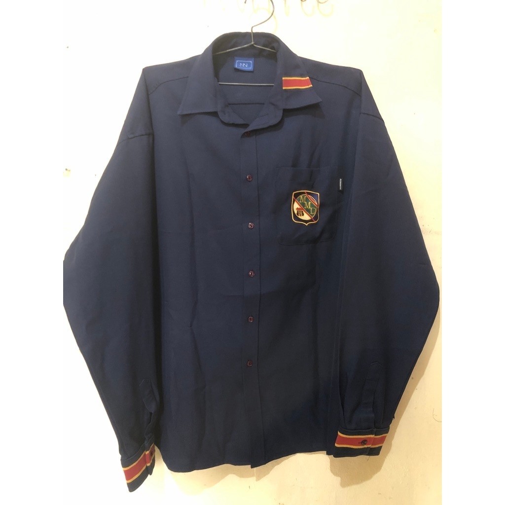 Kemeja lengan panjang biru tua dengan kantong dada dan detail bordir/outer oversize [PRELOVED]