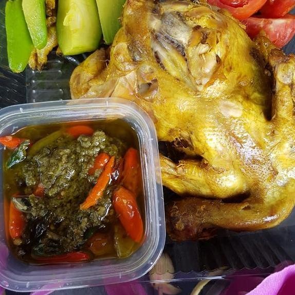 

Ayam Goreng Kampung Bekakak Sambal Hijau Bawang