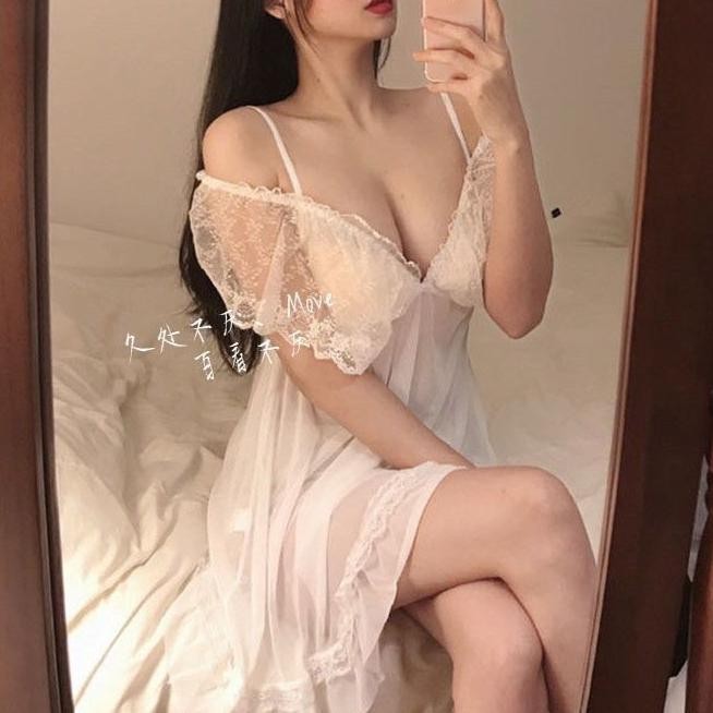 Baju tidur suspender model mesh barat yang seksi terlihat melangsingkan