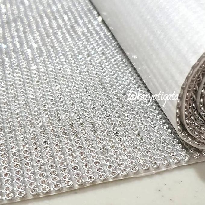 

] Aplikasi Diamond Tikar 142 Baris - Perak (Panjang +/- 123 cm)