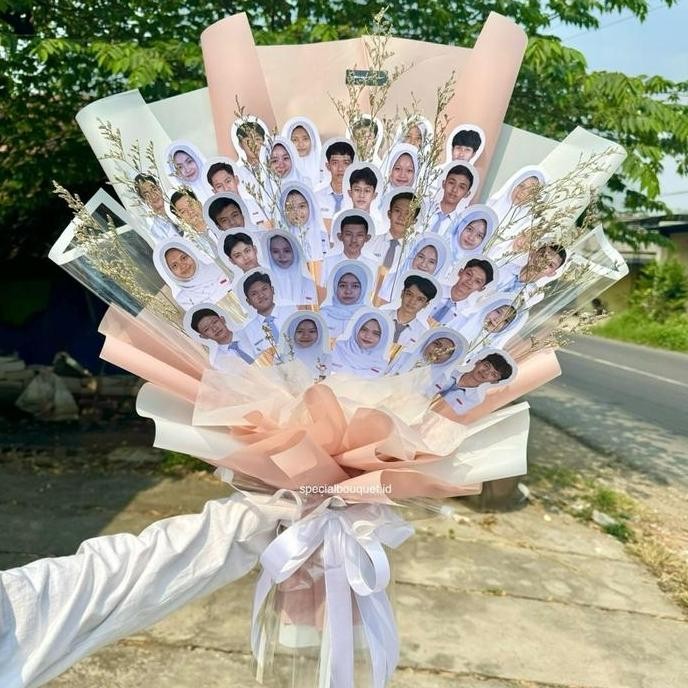 

(BUKET SUPER BIG FREE 40 FOTO LAMINASI GLOSSY) BUKET FOTO CUTTING BY SPECIALBOUQUET.ID