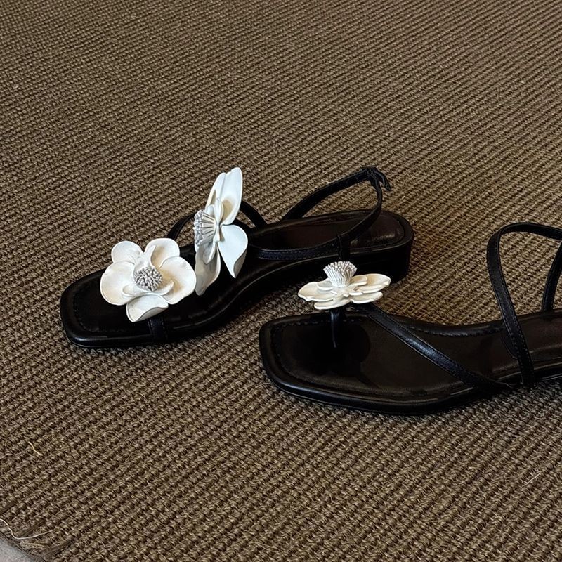 Sepatu Datar Tali Camellia Gaya Chanel, Sandal Ujung Persegi Terbuka