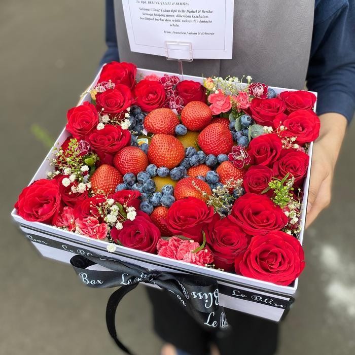 

ES Strawberry Blueberry Kiwi Flower Box | Fruit Hamper Birthday Anniversary by Le Bliss Box
