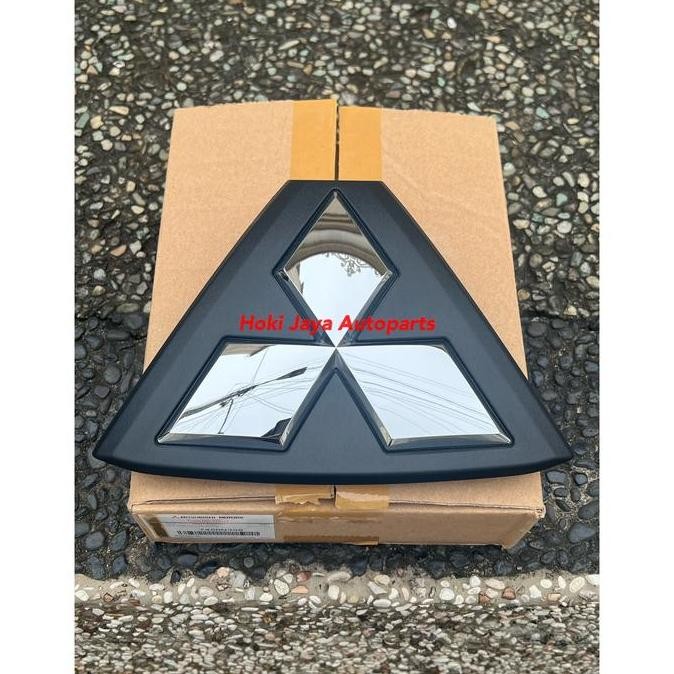 Emblem Logo Tiga Berlian New Pajero Sport Facelift 2021 Asli