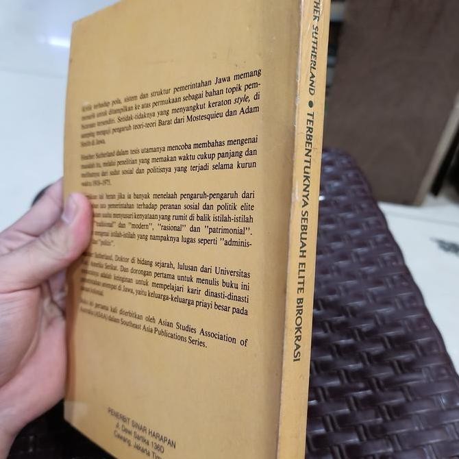 TERBENTUKNYA SEBUAH ELITE BIROKRASI HEATHER SUTHERLAND Original