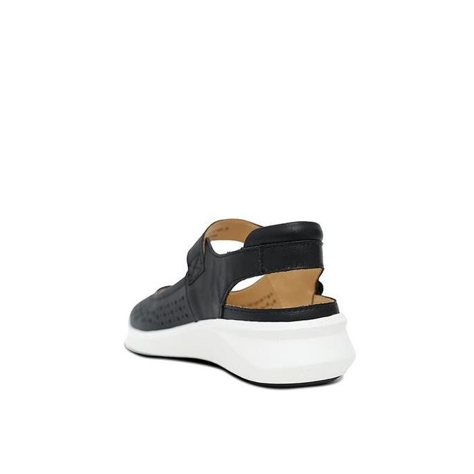 Sepatu Sandal Wanita Casual Gino Mariani Finia Hitam