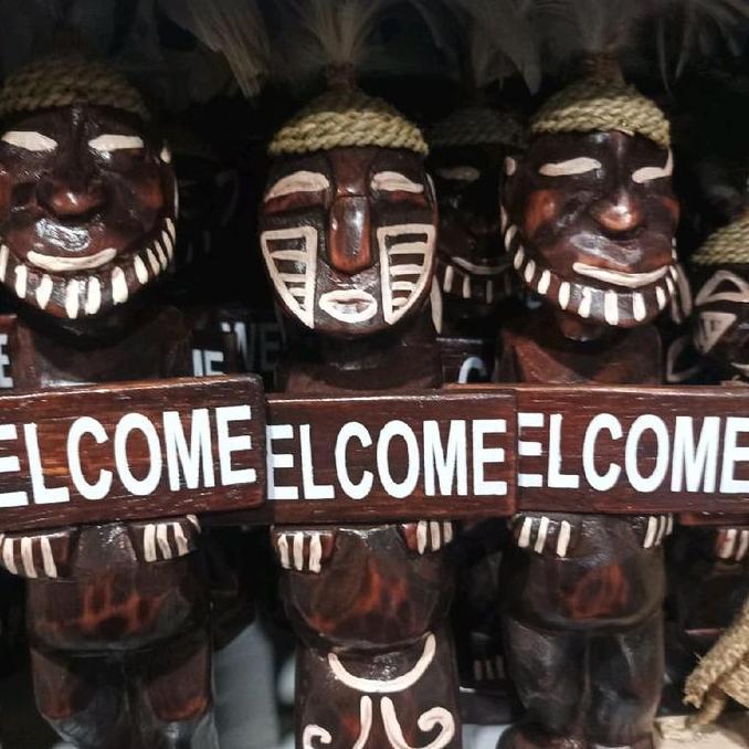 #####] patung Welcome tribal primitif suku Asmat dayak berdiri duduk