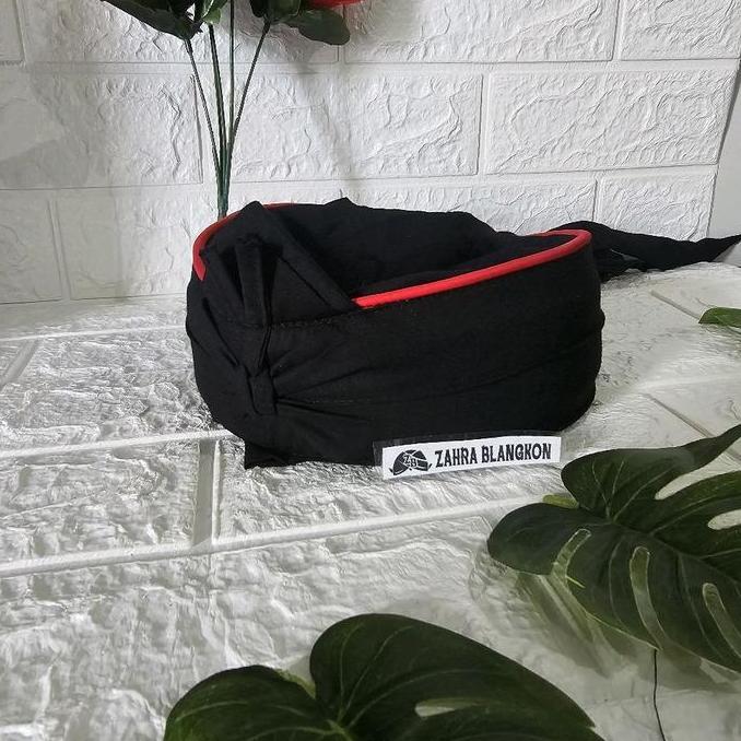 udeng sunda hitam lis merah#totopong hitam lis merah#topi jawa hitam lis merah#udeng pasundan#