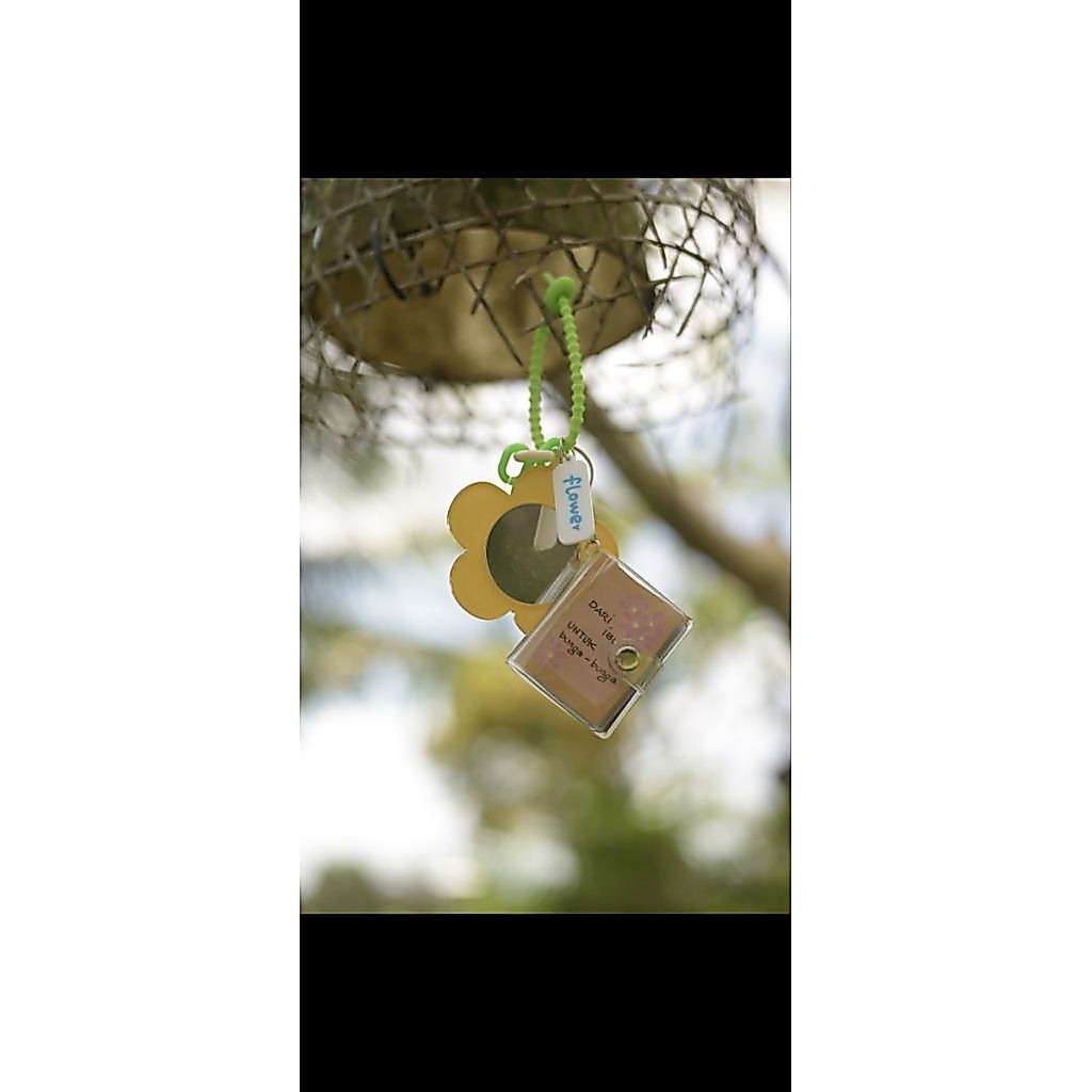 SUMA - Zine Series June - zine bag charm; bagcharm; flower bagcharm; poetry zine; keychain flower; k