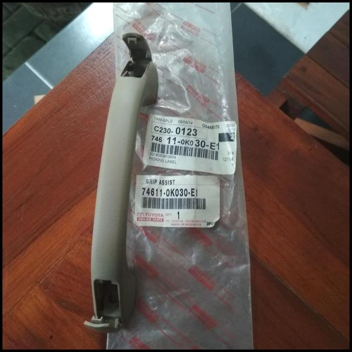 GRATIS ONGKIR PEGANGAN TANGAN ATAS PLAFON INNOVA FORTUNER WARNA GREGE 74611-0K030-E1 