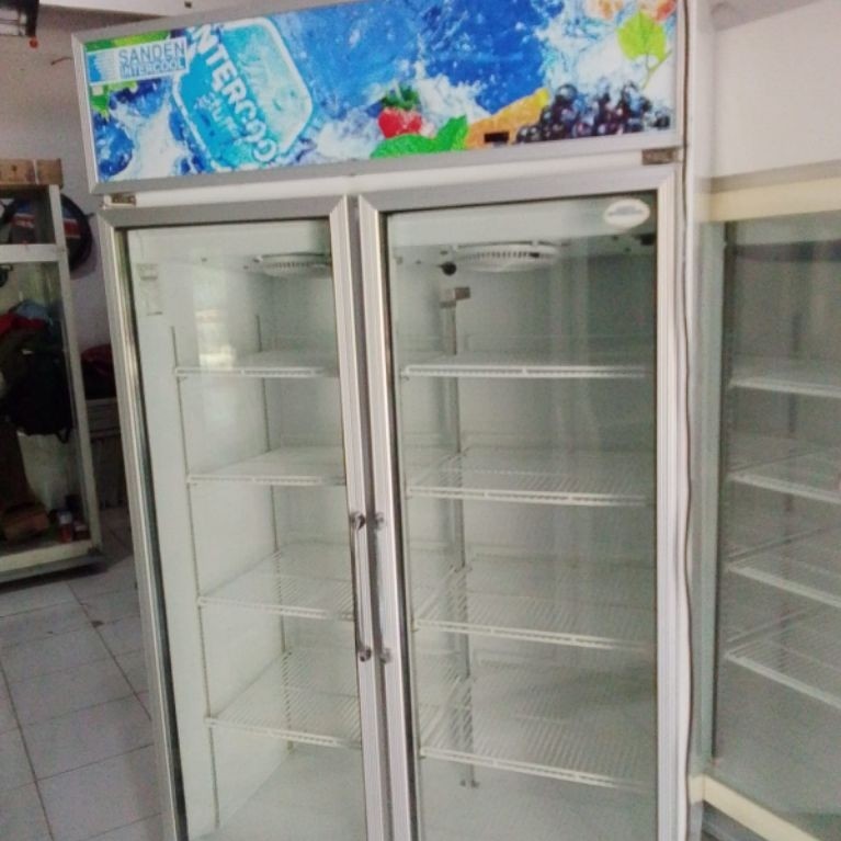 Showcase chiller 2 pintu sanden intercool second