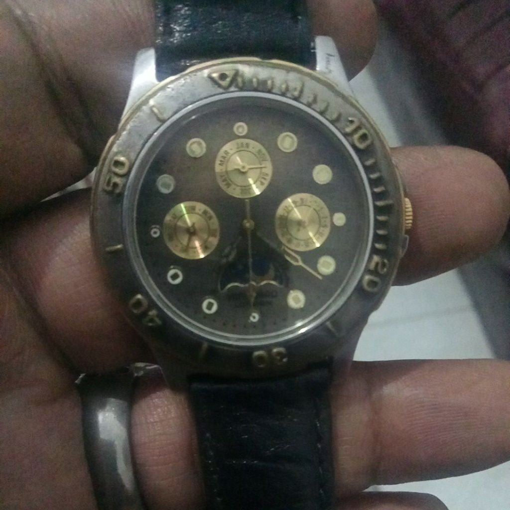 jam Vanguard  moonphase london