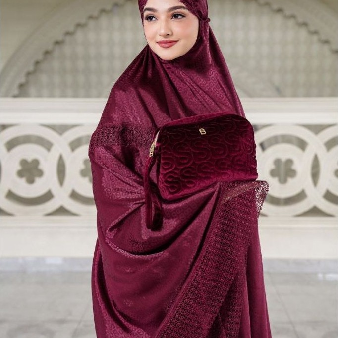 Lavish Tapis Prayer Robe Maroon Buttonscarves