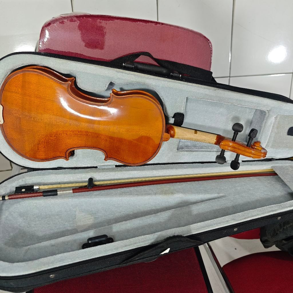 Biola Stainer Solidwood ukuran 1/2 Mulus Bekas